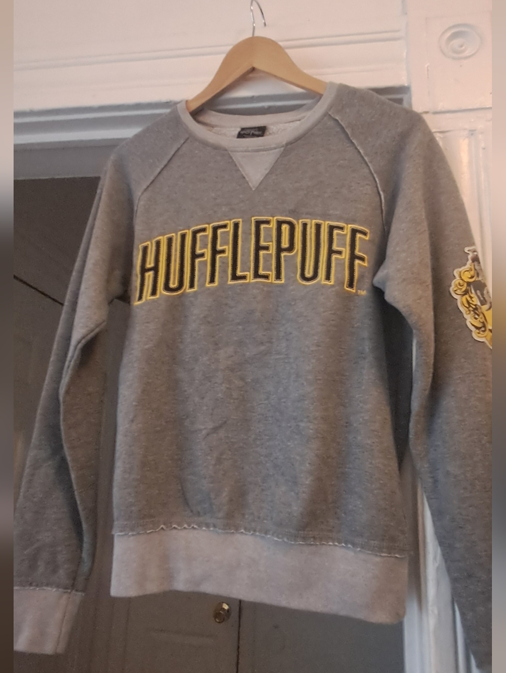 Universal Studios Harry Potter Hufflepuff Sweater/Pullover